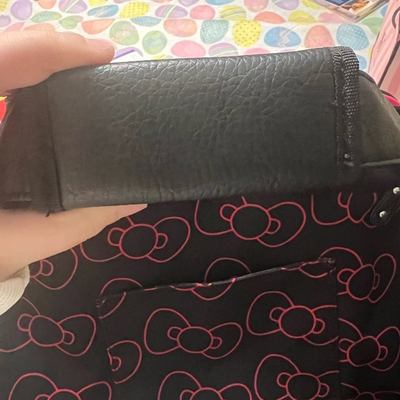 2011 Hello Kitty Loungefly Duffle Bag - Picture 8 of 8